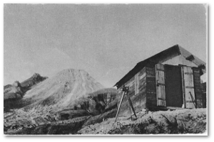 That hut saved Frank Perret's life in 1930.  Source French language
